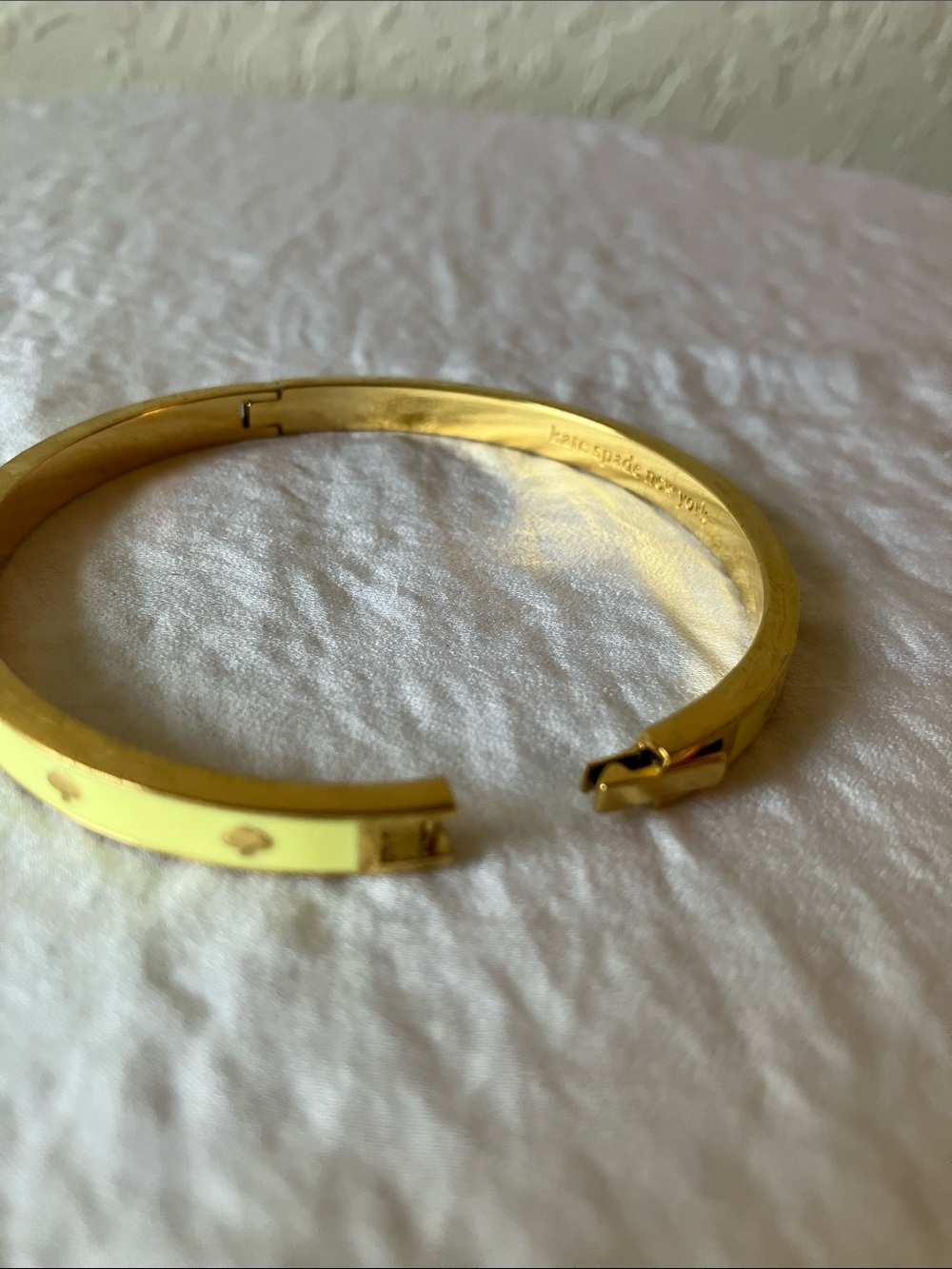 kate spade: yellow enamel spade-detail bangle bracelet- clasp- gold ton - Picture 9 of 9